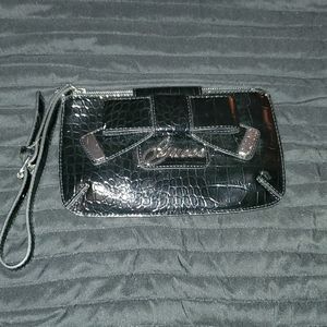 💥5 for 25💥Guess wristlet